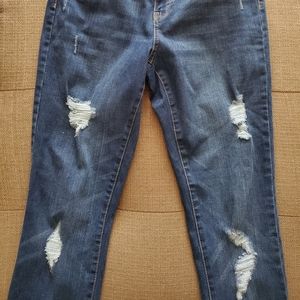 Cute ripped jeggings/stretchy jeans